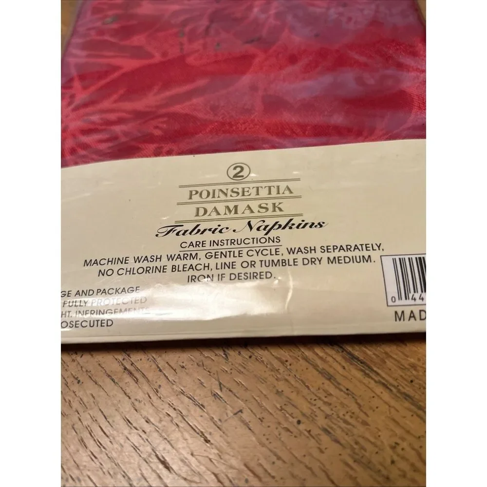 New Better Home POINSETTIA DAMASK Red fabric napkins 2 Packs Of 2 Total 4 size 1